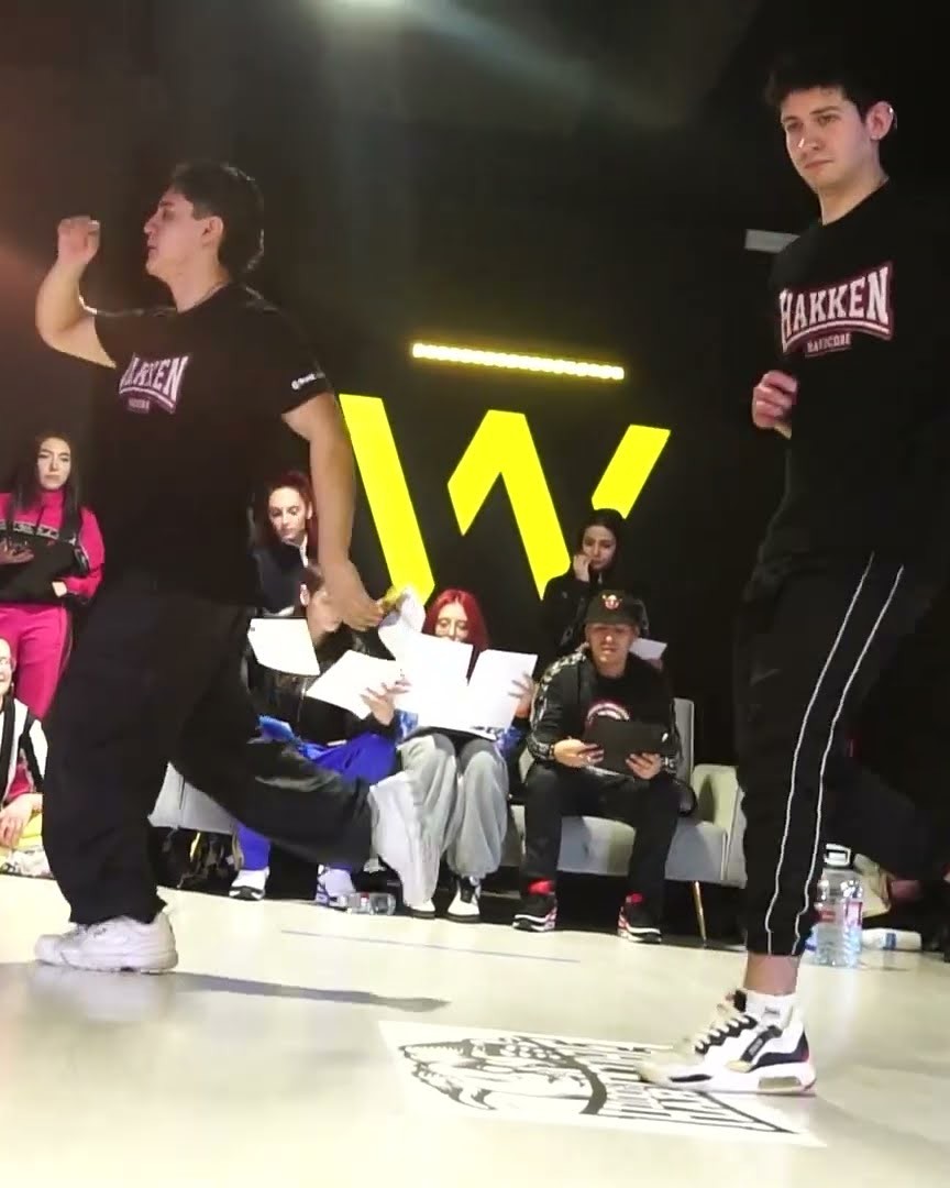 Equipo Adrenaline bailando Hakken en el torneo de Wosap Dance